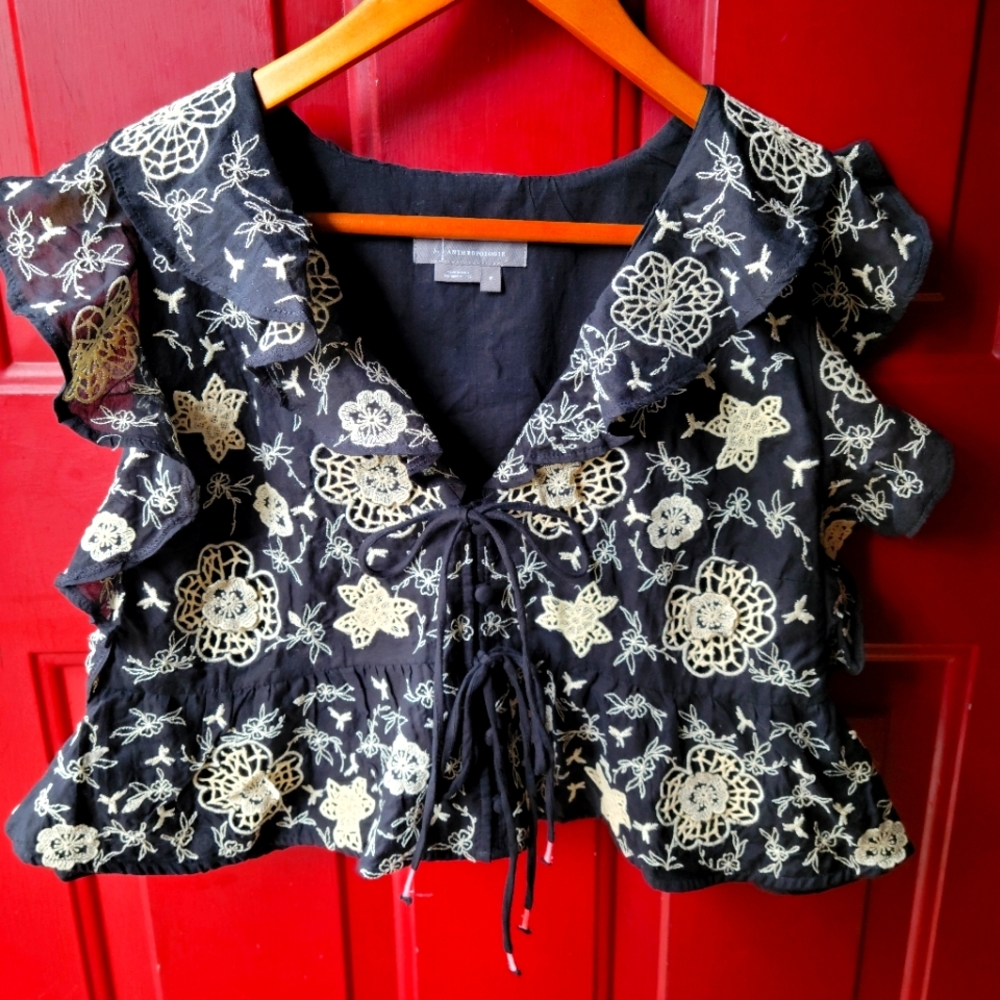 Anthropologie size med blouse shirt NWT Black  ivory stitched embroidere flowers